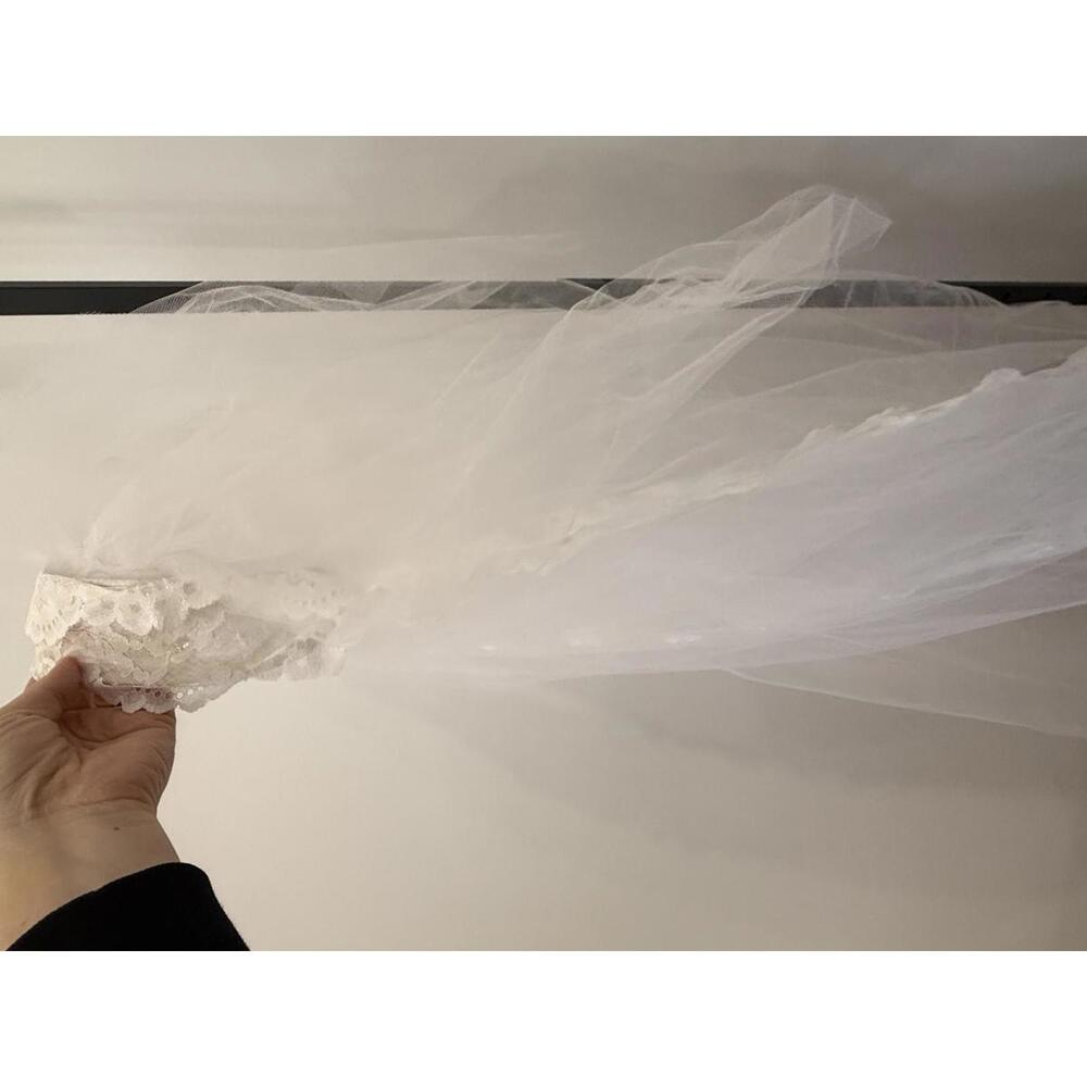 Very Long Vintage White Lace Trim Bridal Veil - Picture 13 of 14